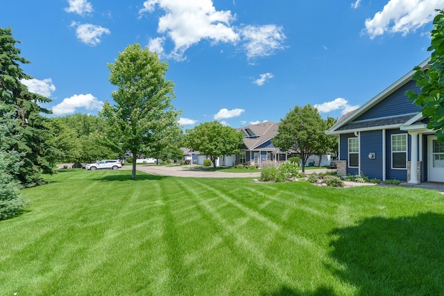 428 Hickory Ln N, Oakdale, MN 55128 - view of grassy yard with a residential view