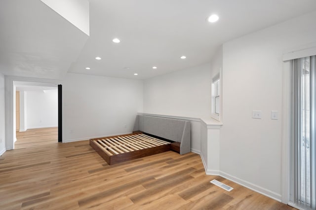 spare room with baseboards, recessed lighting, and visible vents