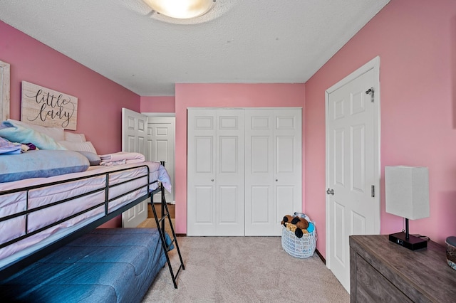 3903 Gershwin Ave N, Oakdale, MN 55128 - bedroom with carpet floors, a textured ceiling, and a closet