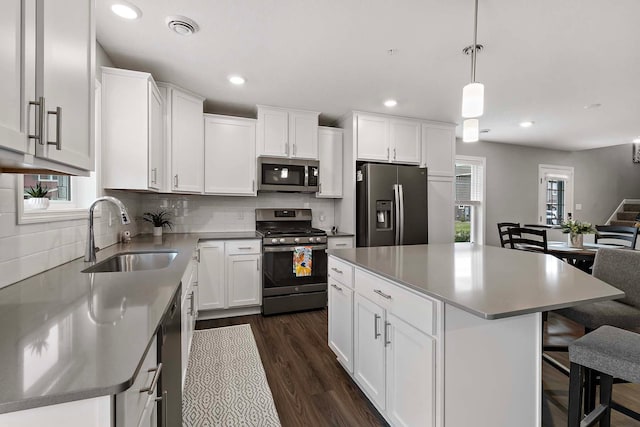 2166 Island Ct, Lino Lakes, MN 55038 - kitchen with stainless steel appliances, a sink, dark wood-style floors, backsplash, and recessed lighting