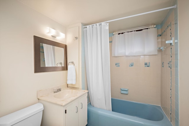 2511 12th Ave N, Minneapolis, MN 55411 - full bath with toilet, vanity, and shower / bathtub combination with curtain