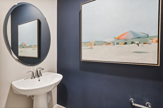 bathroom with baseboards and a sink
