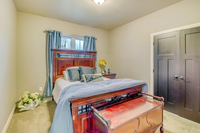 bedroom featuring baseboards, carpet flooring, and a closet