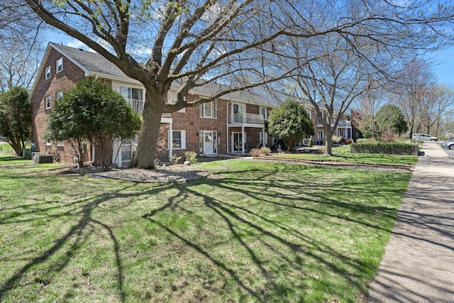 view of yard featuring central AC