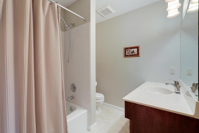 full bath featuring visible vents, vanity, baseboards, toilet, and shower / bath combo with shower curtain