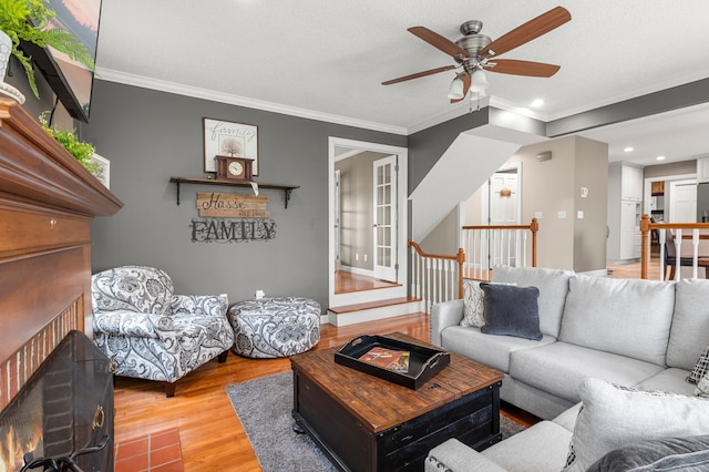 living area with crown molding, recessed lighting, ceiling fan, and wood finished floors