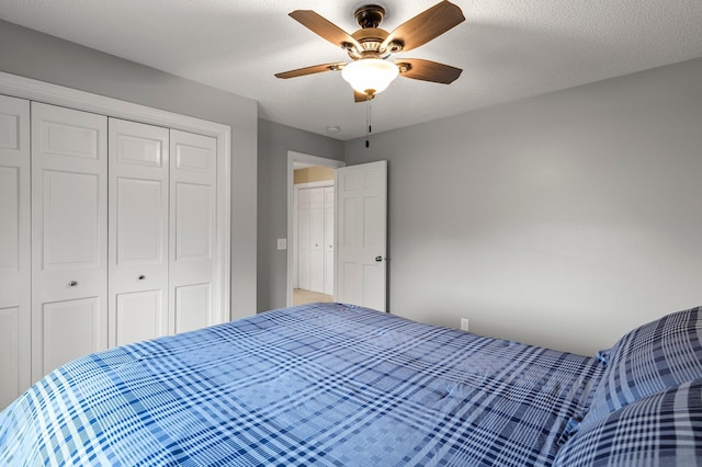 bedroom with a ceiling fan and a closet