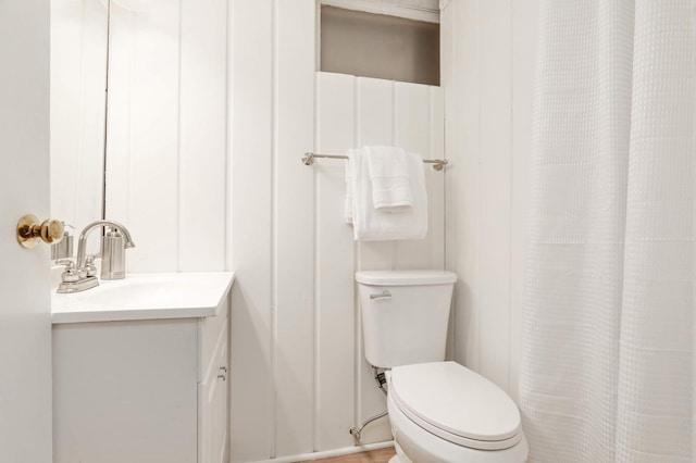 bathroom with vanity, toilet, and curtained shower