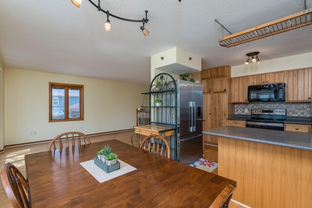 2324 Fair St, Mankato, MN 56001 - dining area featuring a textured ceiling and baseboards