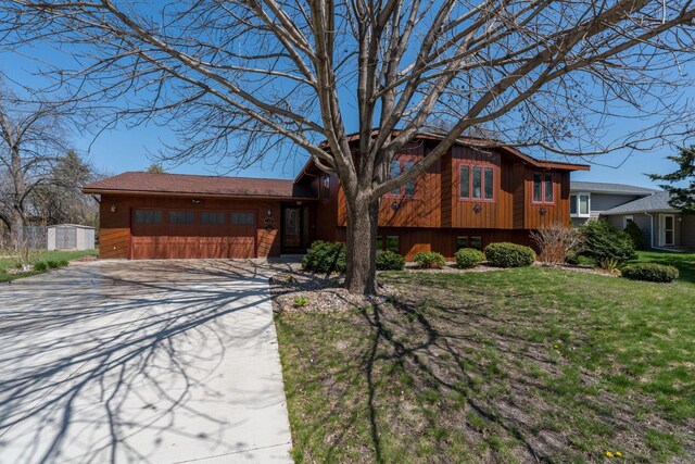2324 Fair St, Mankato, MN 56001 - split level home with driveway, a front yard, and a garage