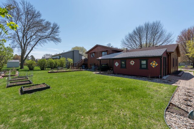 2324 Fair St, Mankato, MN 56001 - view of yard featuring a vegetable garden