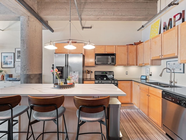 901 3rd St Unit 510, Minneapolis, MN 55401 - kitchen featuring a sink, light brown cabinets, a breakfast bar, and stainless steel appliances