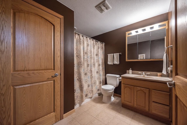 434 Fridell Cres, Red Wing, MN 55066 - full bathroom featuring toilet, vanity, a shower with curtain, baseboards, and a textured ceiling