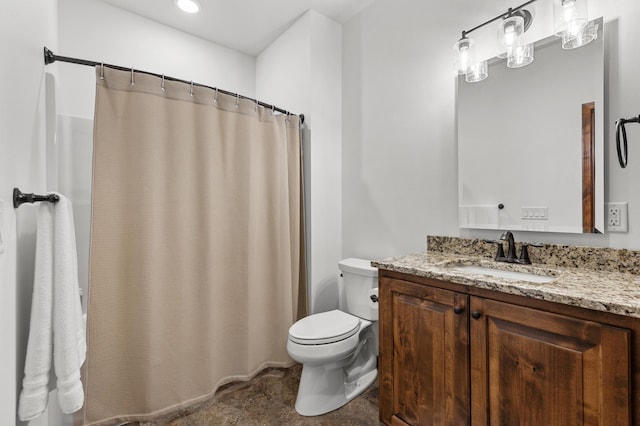 full bath featuring vanity, curtained shower, and toilet