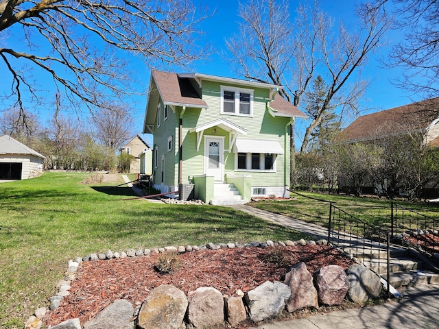 822 4th Ave, Madison, MN 56256 - view of front facade with a front lawn, fence, and entry steps