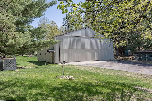 view of detached garage