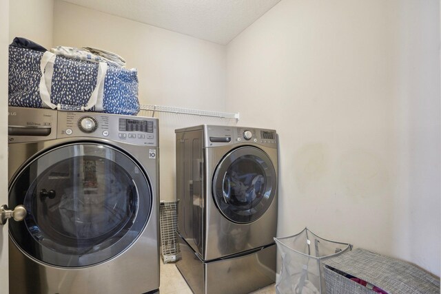 11462 81st Pl N, Maple Grove, MN 55369 - laundry room with washing machine and clothes dryer