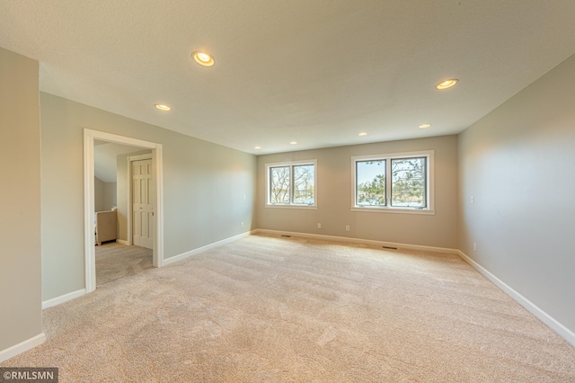 509 Superior Ave, Crosby, MN 56441 - spare room with baseboards, light carpet, recessed lighting, and visible vents