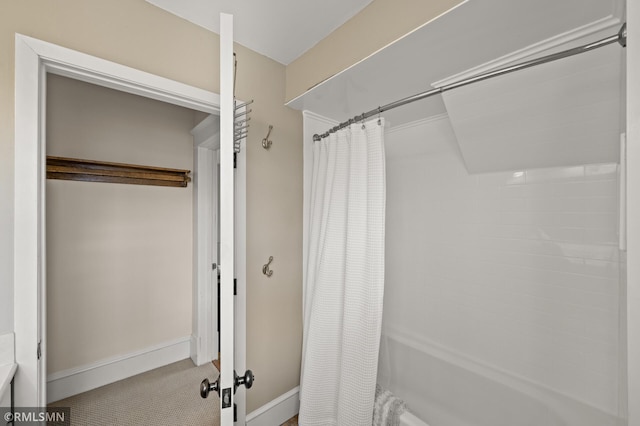 full bathroom featuring shower / bath combo with shower curtain and baseboards