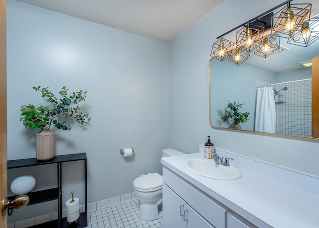 bathroom with toilet, tile patterned floors, vanity, curtained shower, and baseboards