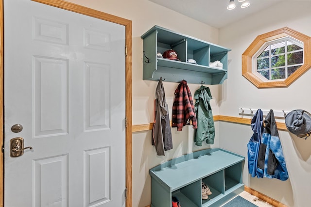 2606 Hulett Ct, Faribault, MN 55021 - view of mudroom