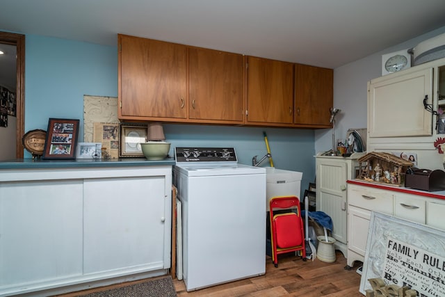 118 Golf Ter, Crookston, MN 56716 - laundry room featuring washer / clothes dryer, light wood-type flooring, and cabinet space