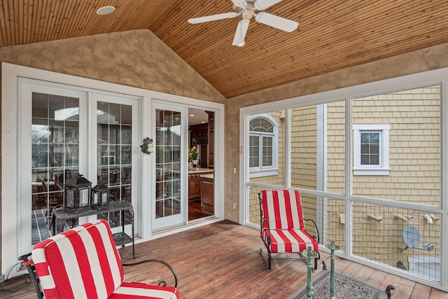 sunroom / solarium featuring a ceiling fan