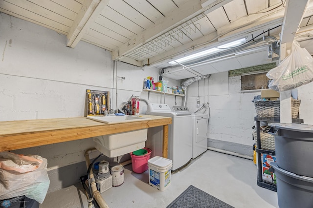 washroom with laundry area and washer and clothes dryer