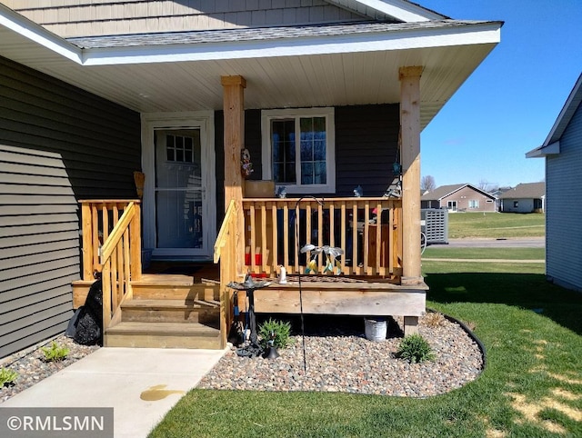 property entrance with a porch and a yard