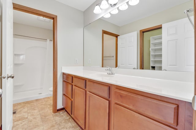 full bath featuring toilet, a shower with curtain, and vanity