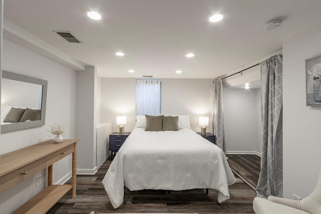 bedroom featuring dark wood-type flooring, recessed lighting, baseboards, and visible vents