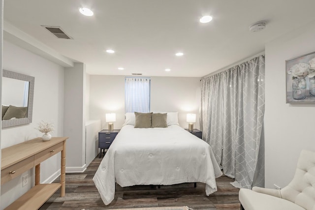 bedroom with baseboards, visible vents, recessed lighting, and dark wood-type flooring