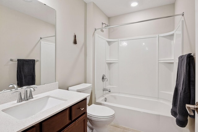 5743 Meridian Way NE, Prior Lake, MN 55372 - full bath featuring washtub / shower combination, toilet, and vanity