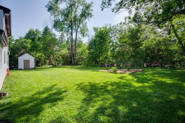 5371 Hugo Rd, White Bear Twp, MN 55110 - view of green lawn featuring a vegetable garden