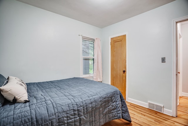 4830 29th Ave S, Minneapolis, MN 55417 - bedroom featuring light wood finished floors and baseboards