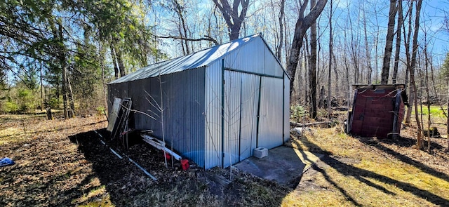view of outbuilding featuring an outbuilding