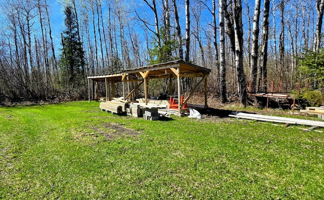 view of green lawn