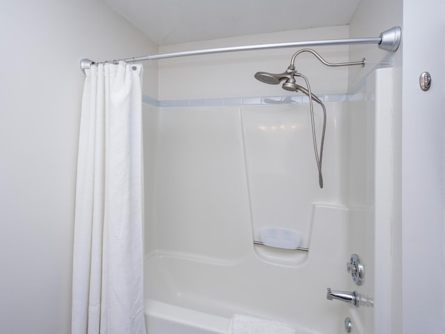 2415 Edgerton St, Little Canada, MN 55117 - full bath with shower / bath combo with shower curtain