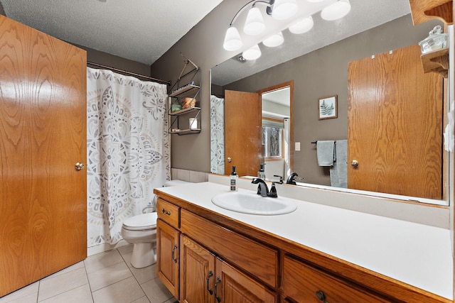 23465 7th St NE, East Bethel, MN 55005 - full bath featuring toilet, tile patterned floors, a shower with curtain, and vanity