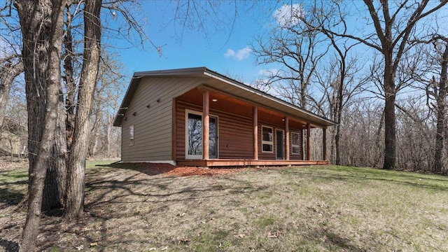 view of front of home with a porch and a front lawn