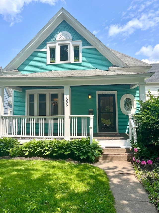 1005 Mclean Ave, Saint Paul, MN 55106 - view of front of home featuring covered porch and roof with shingles