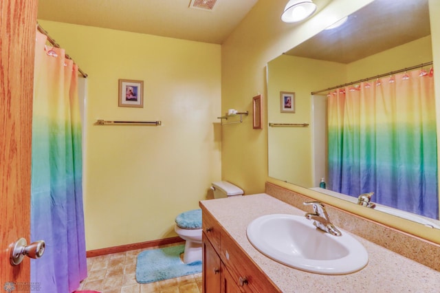 full bath featuring vanity, baseboards, visible vents, and toilet
