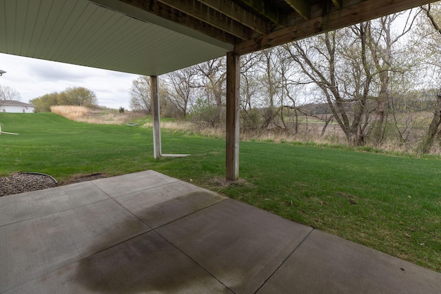 view of yard with a patio
