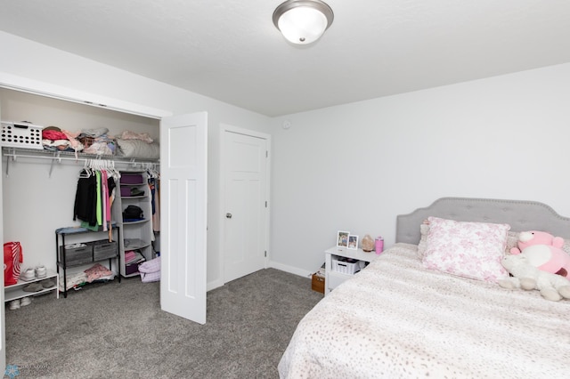 bedroom featuring a closet, baseboards, and carpet floors