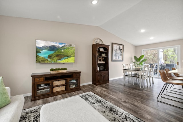 living room featuring vaulted ceiling, wood finished floors, baseboards, and recessed lighting
