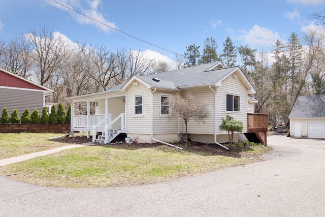 view of front of home with a porch and a front lawn