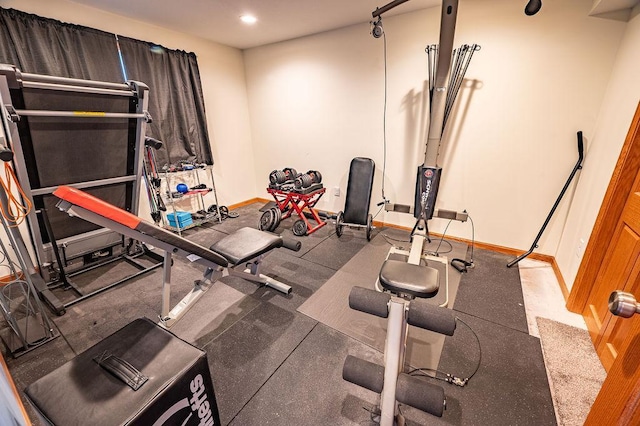 workout area featuring recessed lighting and baseboards