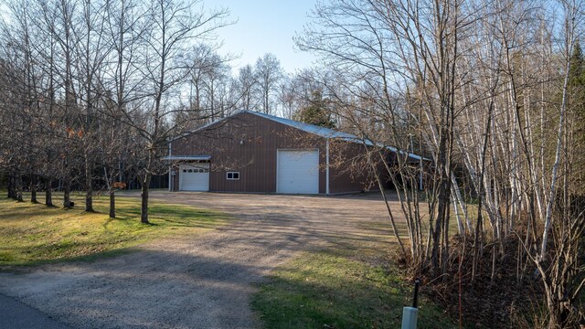 35873 Drumbeater Rd, Cohasset, MN 55721 - garage featuring a garage and driveway