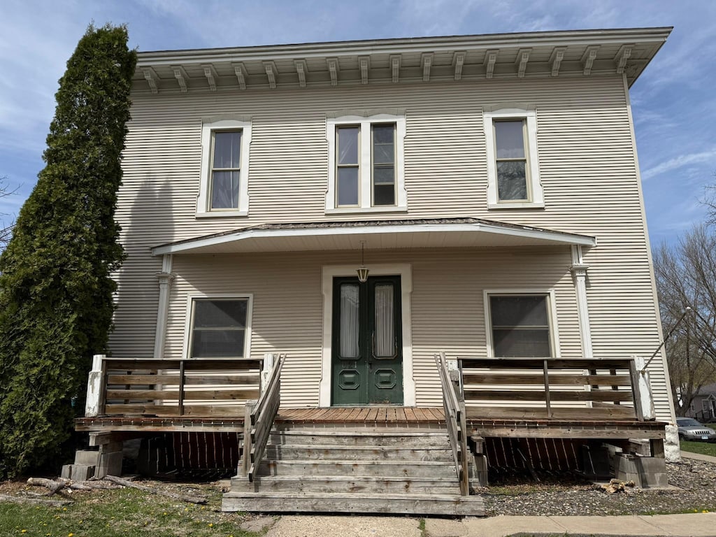 back of house featuring a wooden deck