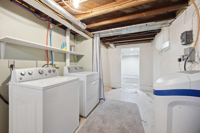 19797 612th Ave, Litchfield, MN 55355 - clothes washing area with independent washer and dryer